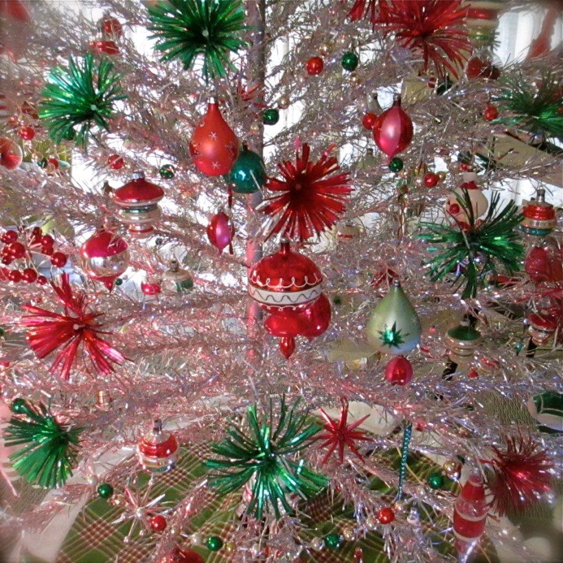 Red Green Aluminum Tree