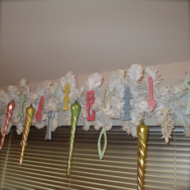 A new valance garland with West German glass icicles and rare 50's moderne ornaments made of styrene!