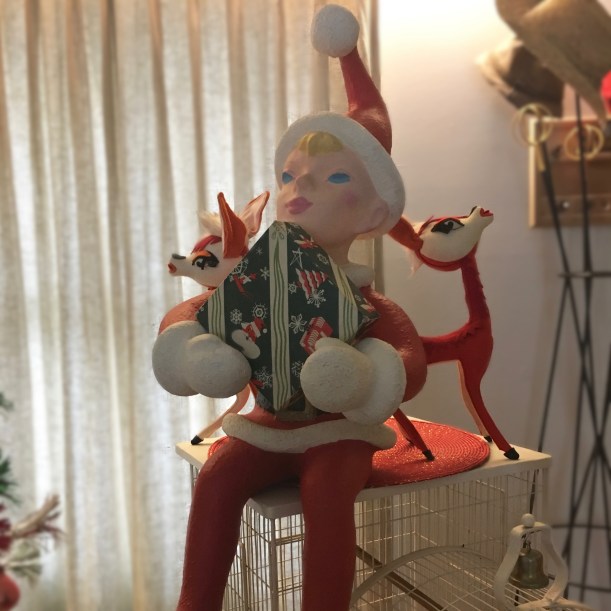 vintage-elf-store-display