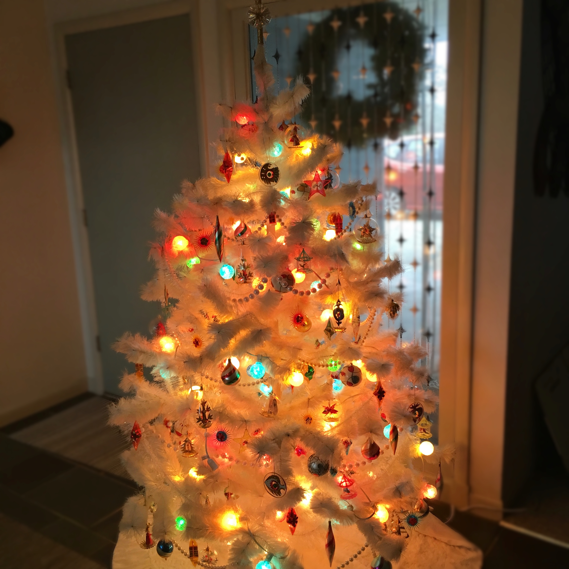vintage-fiberglass-christmas-tree